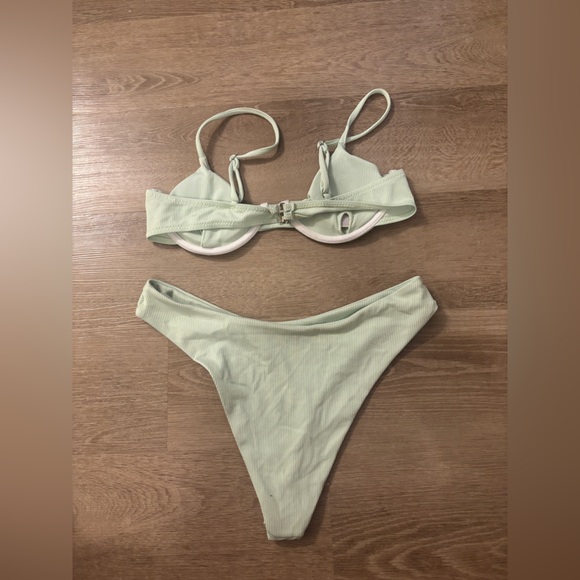 Bikini - Picture 2 of 2